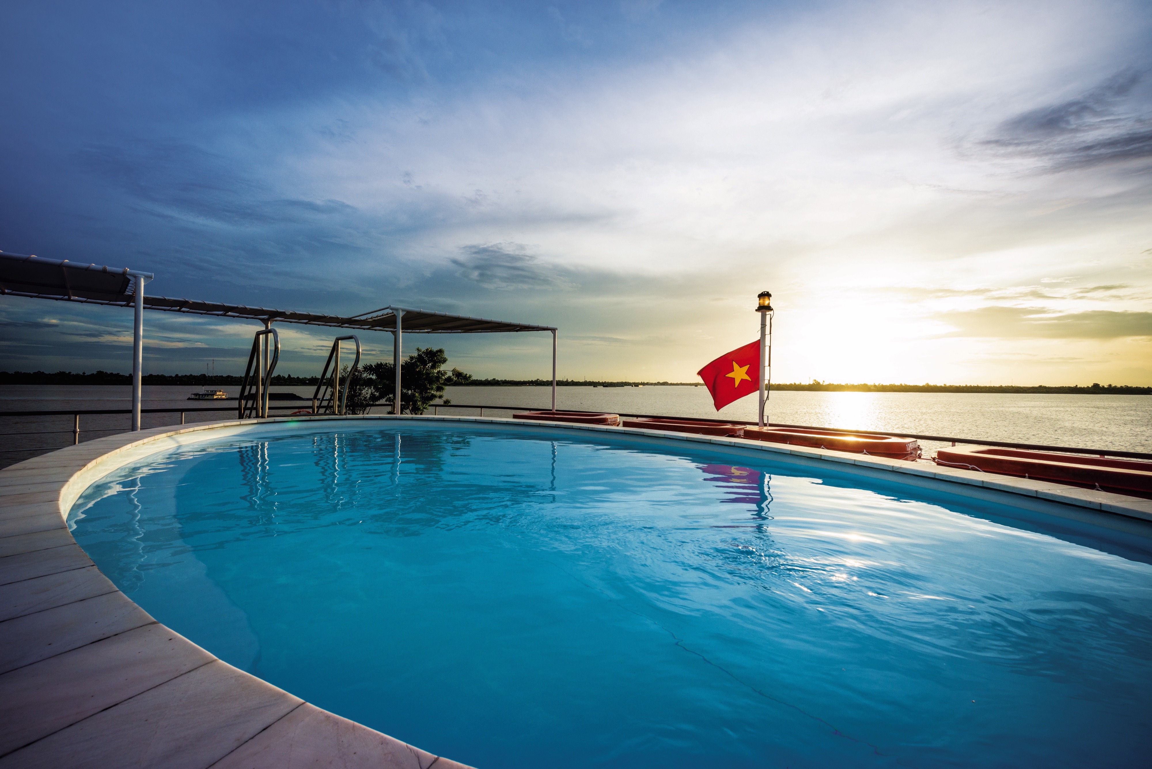 RV Apsara - Sun Deck